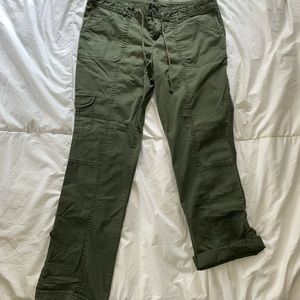 Maurices army green cargo crop pant